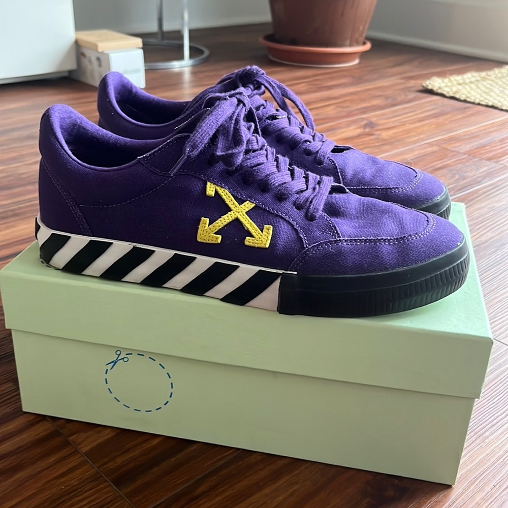 Off-White, Men's Low Vulcanized Canvas Low-Top Sneakers. Size 44 (11 US).